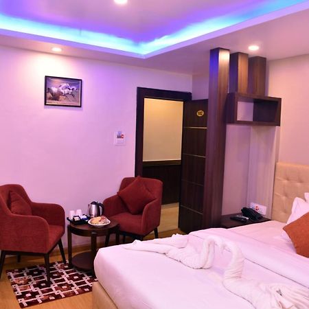 Marinha Airport Hotel Катманду Екстер'єр фото