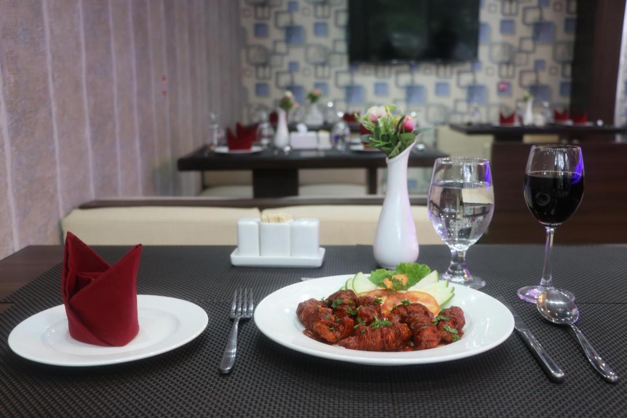 Marinha Airport Hotel Катманду Екстер'єр фото