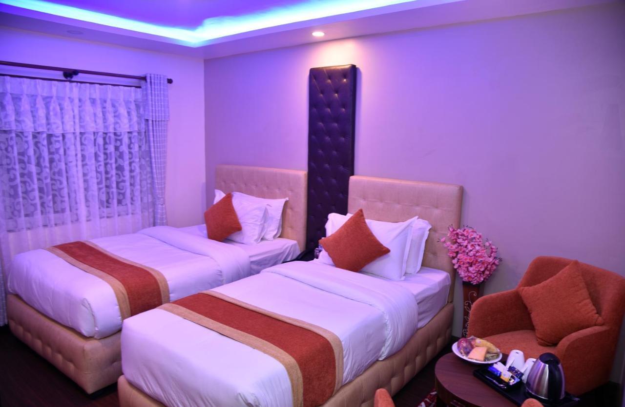 Marinha Airport Hotel Катманду Екстер'єр фото