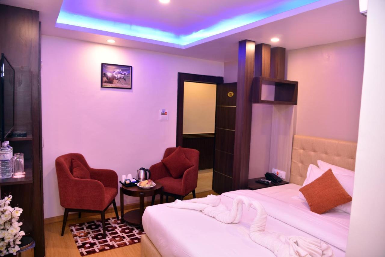 Marinha Airport Hotel Катманду Екстер'єр фото